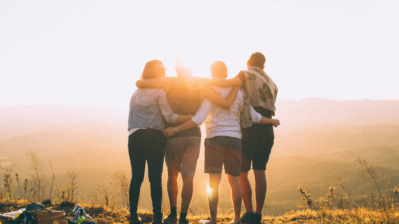 Des collègues qui ont le sourire et qui discutes
