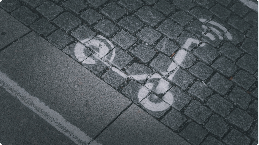 Dessin au sol d'une trottinette électrique